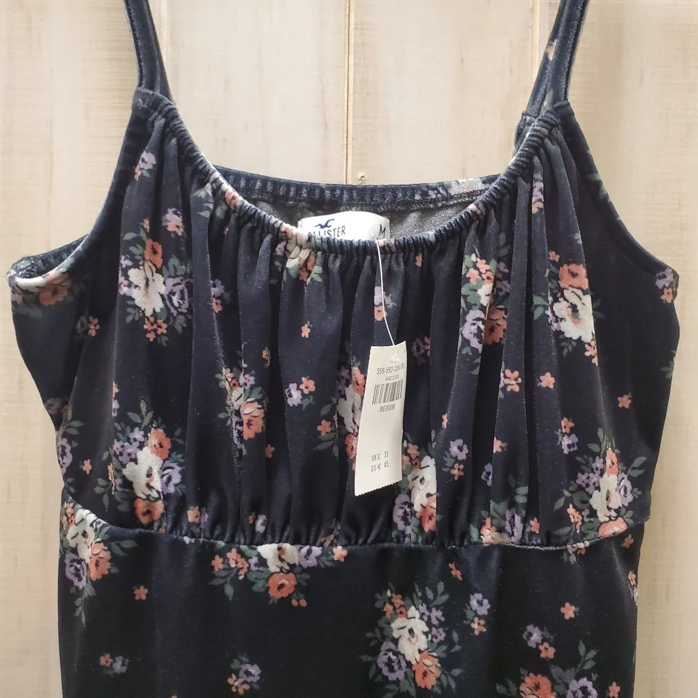 Hollister Velvet Dress Size M - NEW with Tags - Picture 2 of 9